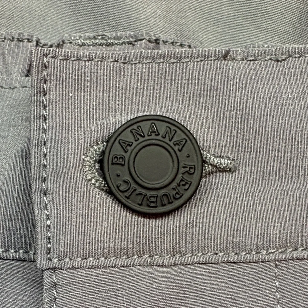Banana‎ Republic Lightweight Gray Men's Shorts Elastic Comfort 36W Flat Front